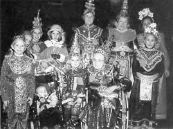  South Street members in Siamese Dancer costumes. © Sussex Express  